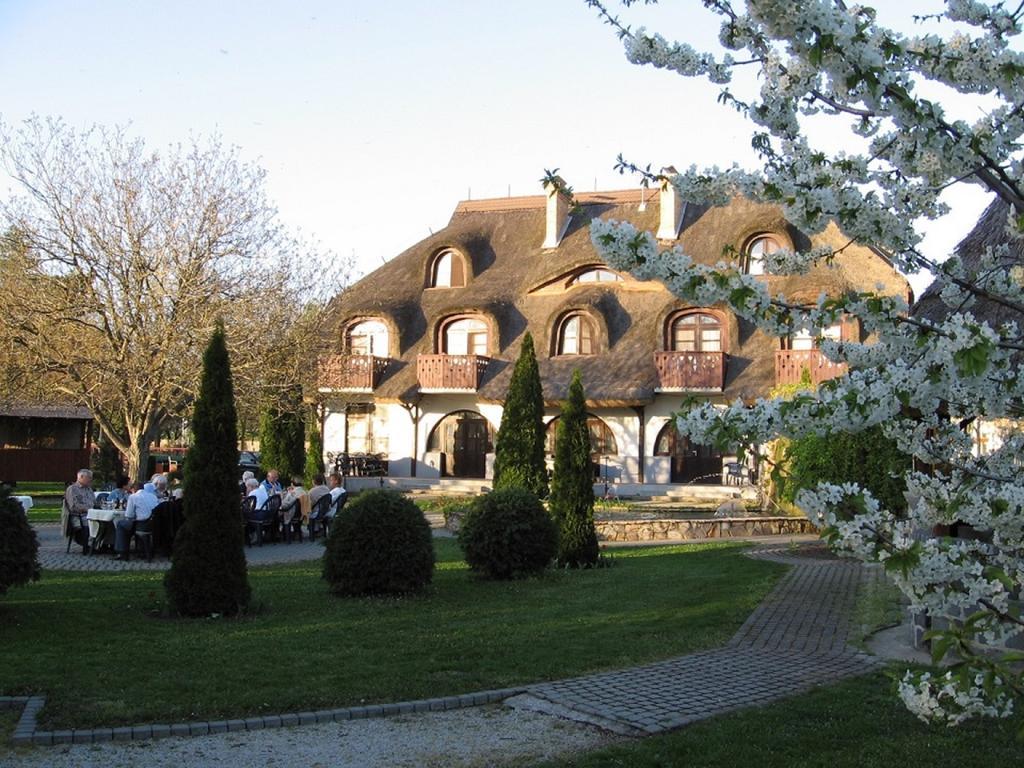 Hotel Gasthof Laci Betyar Hajdúszoboszló Exterior foto