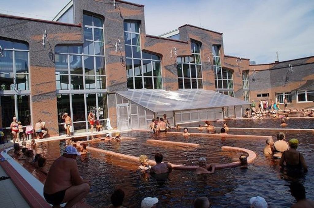 Hotel Gasthof Laci Betyar Hajdúszoboszló Exterior foto